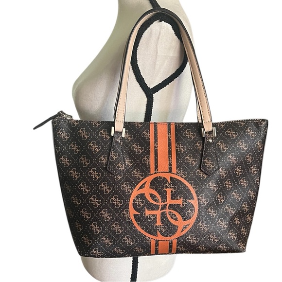 Guess Signature Logo zipper top Handbag Tote. - Picture 4 of 9